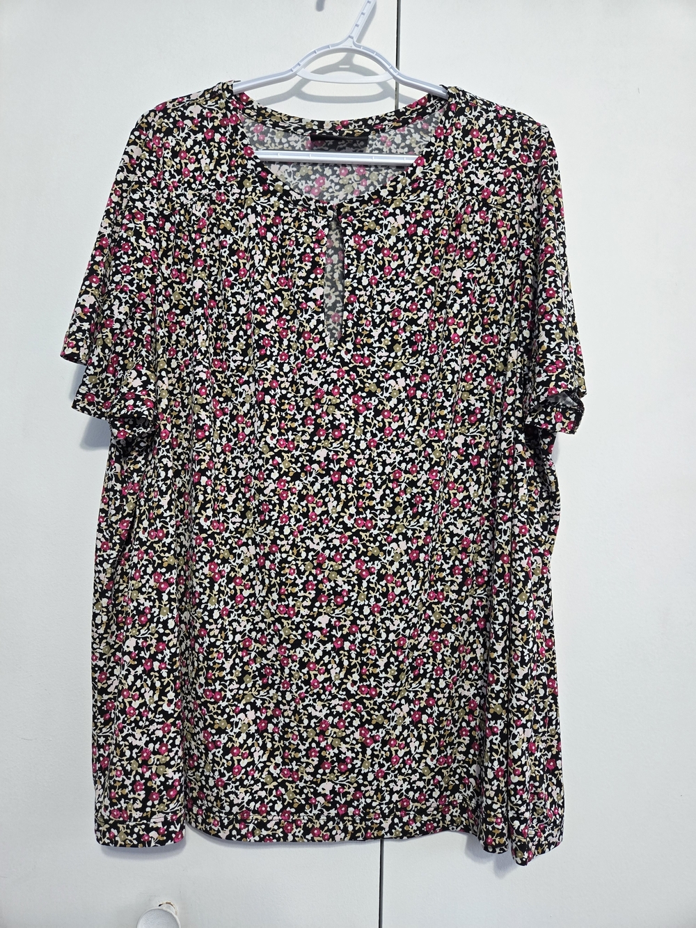 Lane Bryant Floral Keyhole Blouse 22/24 Plus Size Flutter Sleeve Top